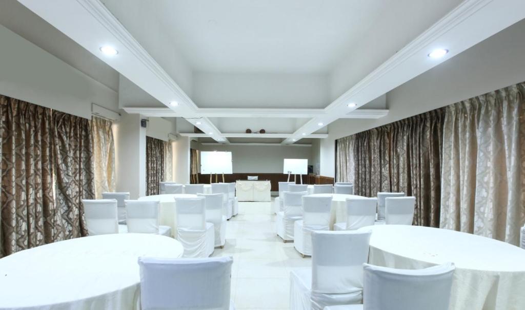 Lake View Resort Lonavla Zewnętrze zdjęcie